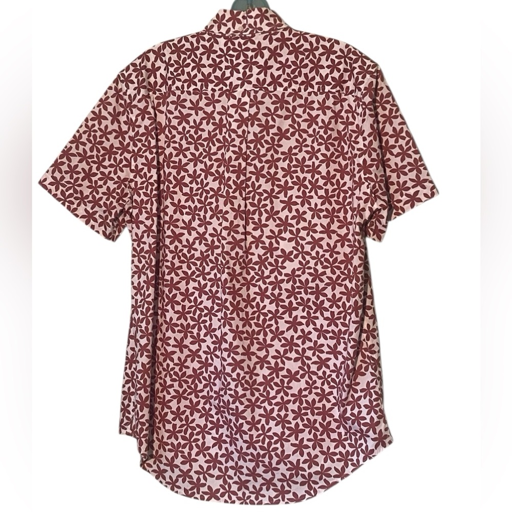 NWT- Tommy Hilfiger floral short sleeve shirt. Size medium - Picture 2 of 11